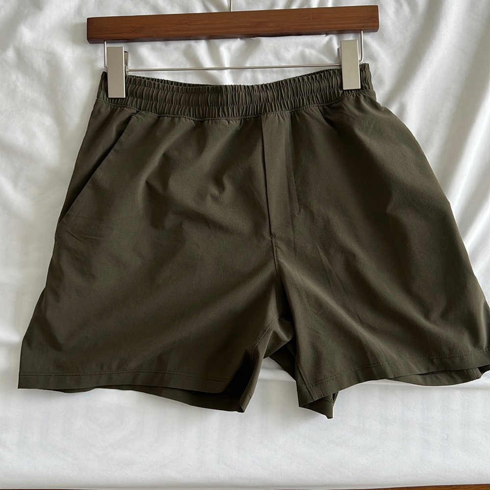 Lululemon Pacebreaker 5inch shorts